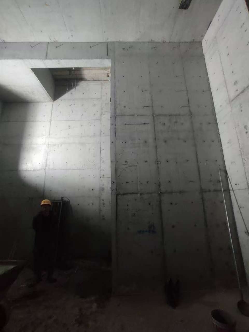 平顶山墙上开槽钢筋断了有影响吗